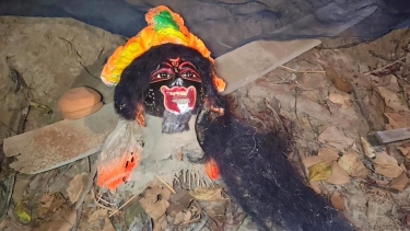 বাউফলে  শ্রী শ্রী শীতলা-কালীমাতা মন্দিরের কালী প্রতিমা ভাঙচুর