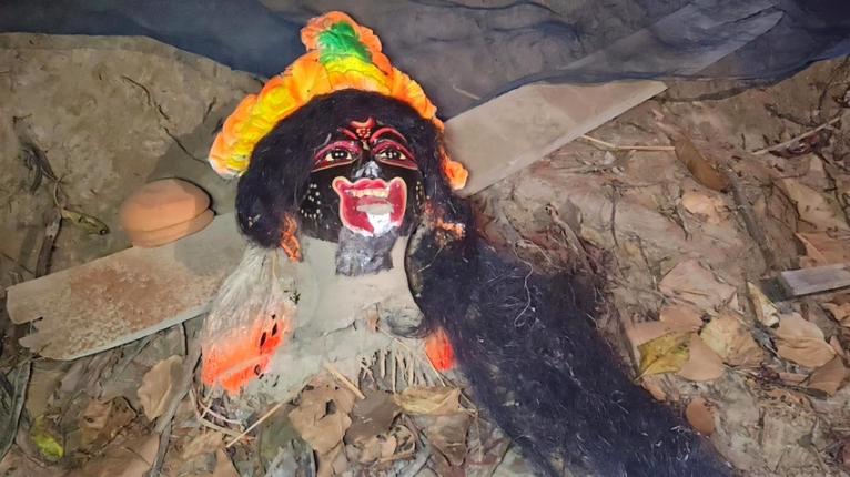 বাউফলে  শ্রী শ্রী শীতলা-কালীমাতা মন্দিরের কালী প্রতিমা ভাঙচুর