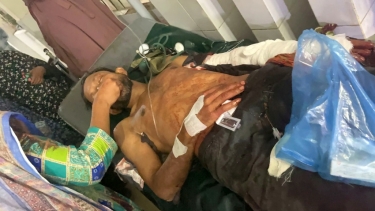 দোহারে বখাটের কোপে যুবকের হাত বিচ্ছিন্ন
