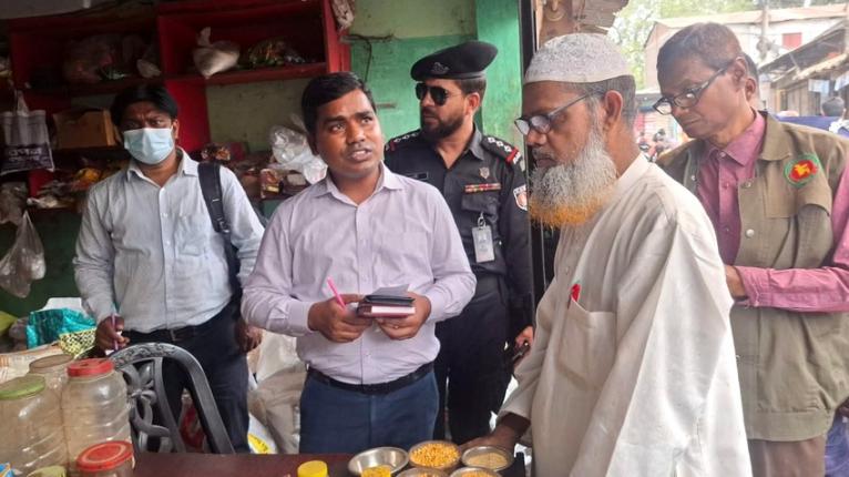 ভেড়ামারায় ভোক্তা অধিকার অধিদপ্তরের অভিযান, ২ প্রতিষ্ঠানকে জরিমানা
