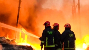 কাঁঠালিয়ায় ইফতারের ভয়াবহ অগ্নিকান্ডে চার ঘর পুড়ে ছাই