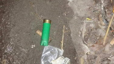 বিএনপির নেতার ব্যবসা প্রতিষ্ঠানে সন্ত্রাসীদের বোমা ও গুলি নিক্ষেপ,আহত ১