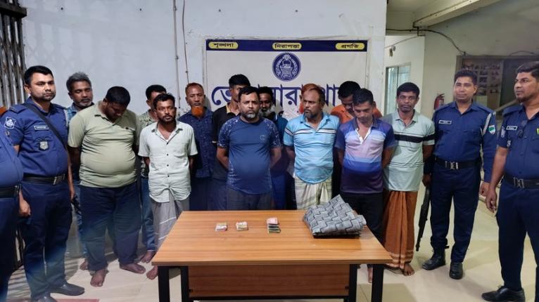 ভেড়ামারায় জুয়া খেলার আসর থেকে ১৩ জন গ্রেফতার