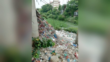 দোহারে দখল আর দুষণে সয়লাব পদ্মার শাখা খাল