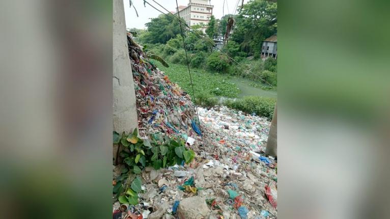 দোহারে দখল আর দুষণে সয়লাব পদ্মার শাখা খাল