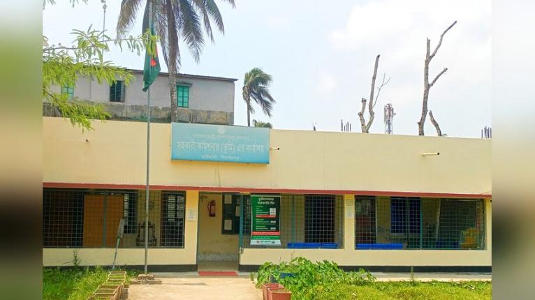 কাউখালী ভূমি অফিসের পেশকারের বিরুদ্ধে রাজস্ব আত্মসাতের অভিযোগ
