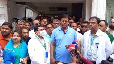 নবাবগঞ্জে সরকারি হাসপাতাল পরিদর্শনে এমপি, দিলেন কড়া হুঁশিয়ারি