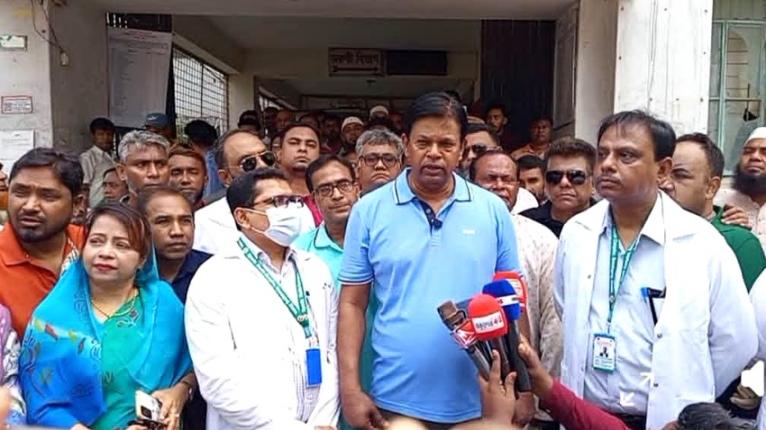 নবাবগঞ্জে সরকারি হাসপাতাল পরিদর্শনে এমপি, দিলেন কড়া হুঁশিয়ারি