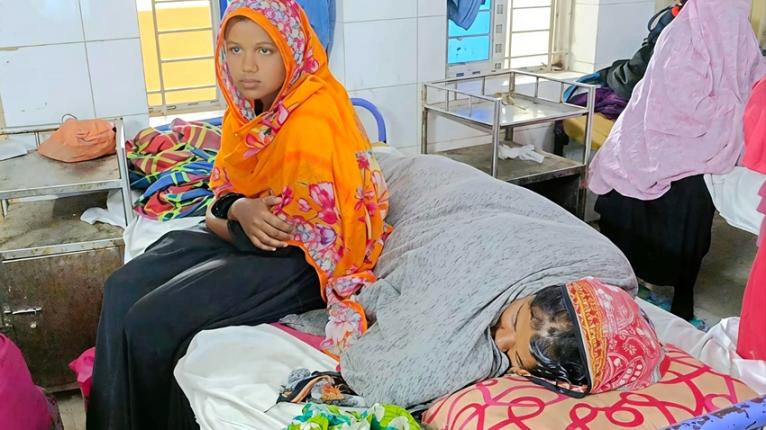 স্বামী-স্ত্রীকে মারপিট করে বেঁধে রেখে ৩ ট্রান্সফর্মার লুট