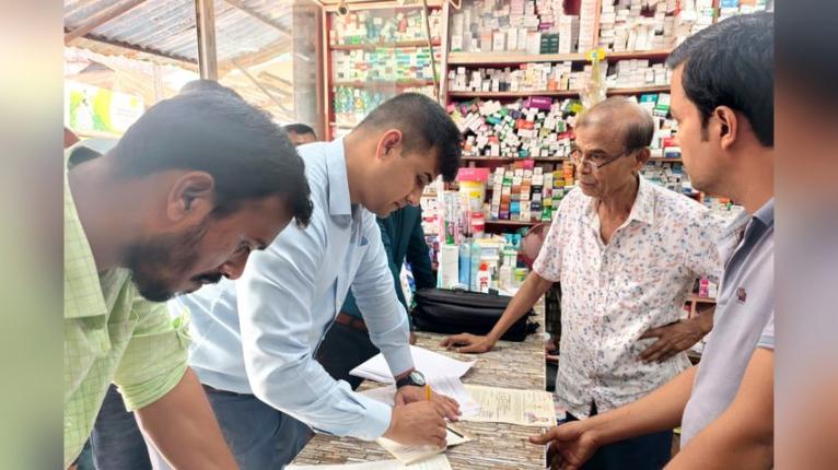 কলাপাড়ায় চার ঔষধের দোকানে ৫৫ হাজার টাকা অর্থদণ্ড
