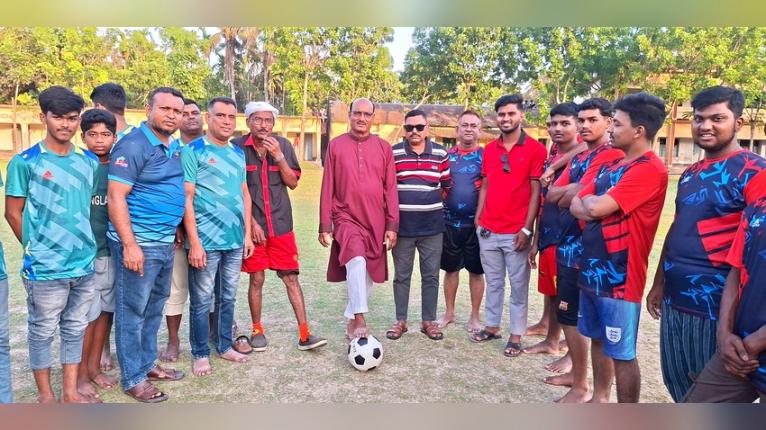 সুজানগর পৌর শ্রমিকদলের উদ্যোগে প্রীতি ফুটবল ম্যাচ