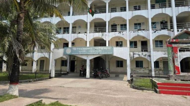 দুমকি উপজেলা পরিষদের দপ্তর প্রধানশুন্য থাকায়, স্থবির হয়ে পড়েছে কার্যক্রম