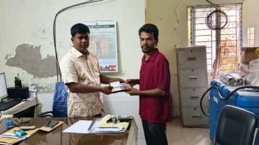 কুড়িয়ে পাওয়া নগদ টাকা মালিককে বুঝিয়ে দিলেন শফিকুল
