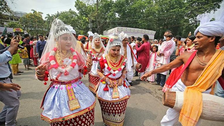 প্রাণচাঞ্চল্যে রঙিন বৈশাখী উৎসব