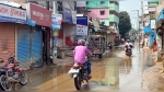 সড়কে জুড়ে পানি-কাদা, ভোগান্তিতে পথচারীরা