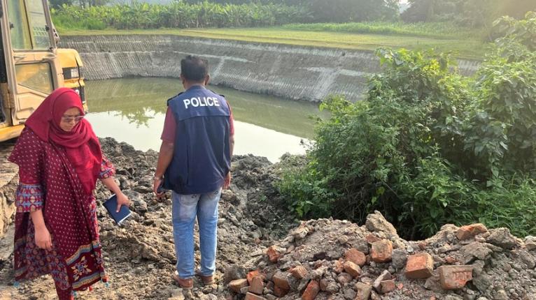 সিংগাইরে অবৈধভাবে মাটি কাটার অপরাধে ৩ জনকে কারাদণ্ড