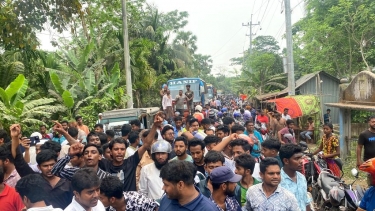 মঠবাড়িয়ায় জ্বালানি তেলের দাবিতে ৩ ঘণ্টা সড়ক অবরোধ