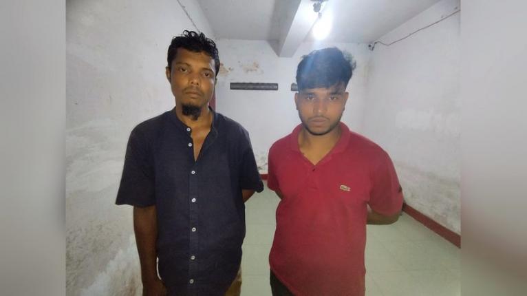 বোয়ালখালীতে অটোরিকশায়সহ বস্তাভর্তি মদ উদ্ধার আটক ২