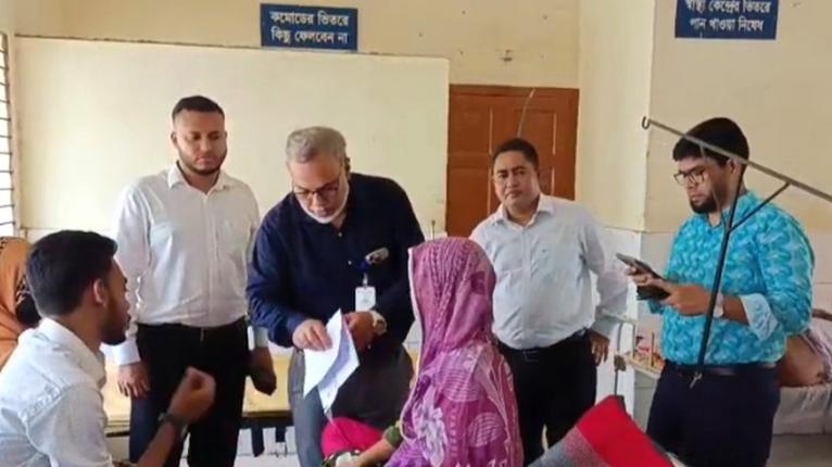 ভেড়ামারা উপজেলা স্বাস্থ্য কমপ্লেক্সে অতিরিক্ত মহাপরিচালকের আকস্মিক পরিদর্শন