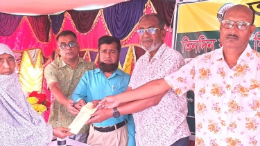 সুজানগরে আশার উদ্যোগে সদস্যের অবসর ভাতা প্রদান