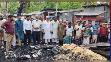 ​পিরোজপুরে অগ্নিকাণ্ডে ৬ দোকান সম্পূর্ণ পুড়ে ছাই
