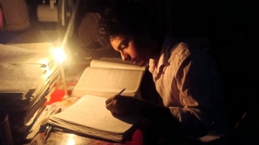 কালীগঞ্জে তীব্র লোডশেডিংয়ে বিপর্যস্ত জনজীবন,বিপাকে পরীক্ষার্থীরা