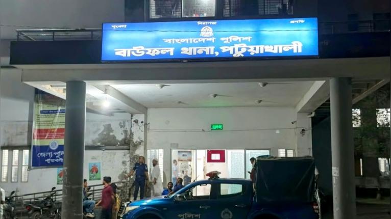 বাউফলে ৪০পিস ইয়াবাসহ দশম শ্রেণির শিক্ষার্থী আটক