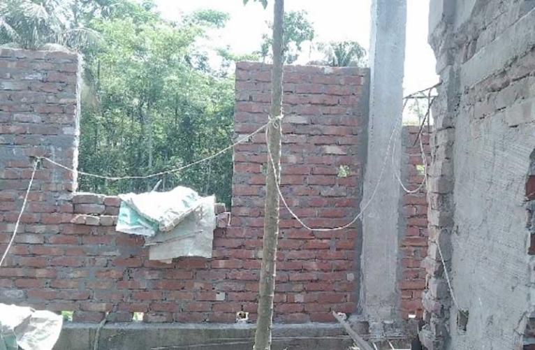 লালমোহনে আশ্রিতের বিরুদ্ধে ভুয়া ষ্টাম্প দিয়ে মালিকের জমি দখলের অভিযোগ