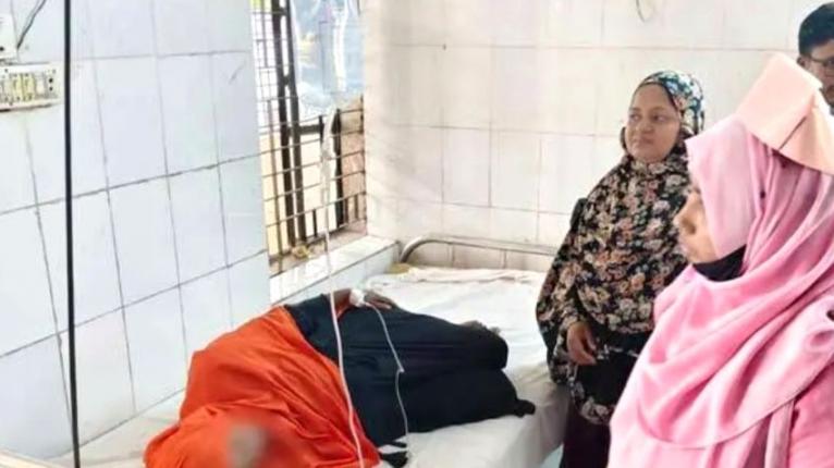 কিস্তির টাকা না পেয়ে অন্তঃসত্ত্বা গৃহবধূর পেটে লাথি মারলো এনজিও কর্মী