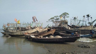 অবরোধের ৩৬ দিন পার হলেও চাল পায়নি লালমোহনের জেলেরা