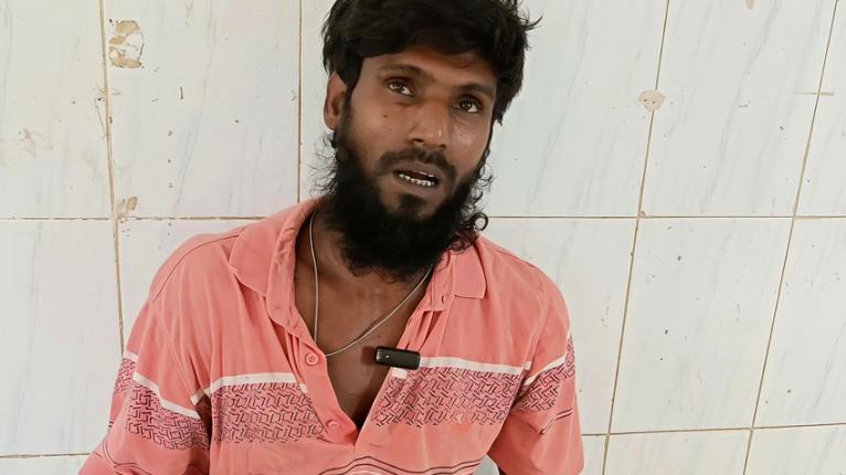 চাটমোহরে গাঁজা সেবনে বাঁধা দেওয়ায় যুবককে কুপিয়ে জখম