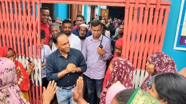 শিক্ষার্থীদের কষ্টে সাড়া, নিজের বেতনেই সমাধান