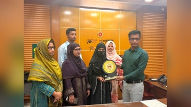 পিরোজপুরে বাল্যবিবাহ প্রতিরোধে সাহসী পদক্ষেপের জন্য পুরস্কার পেলো তরুনী