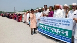 মঠবাড়িয়ায় টেকনিক্যাল স্কুল স্থানান্তরের প্রতিবাদে এলাকাবাসীর মানববন্ধন