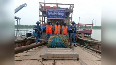 মহিপুরে কোস্টগার্ডের অভিযানে বেহুন্দী জালসহ ট্রলিং বোট জব্দ