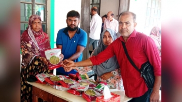 কাঁঠালিয়ায় প্রান্তিক কৃষকদের মাঝে ব্র্যাকের বিনামুল্যে বীজ বিতরণ
