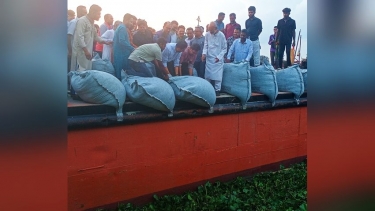 কাউখালীতে সন্ধ্যা নদীর তীরে জরুরি বাঁধ প্রতিরক্ষা কাজের উদ্বোধন