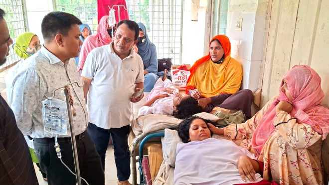 সুজানগরে স্কুলের শ্রেণী কক্ষে হঠাৎ অসুস্থ হয়ে ১৫ শিক্ষার্থী হাসপাতালে