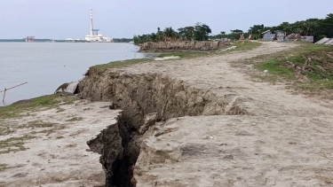 বরগুনার তালতলীতে বন্যানিয়ন্ত্রণ বাঁধে ভয়াবহ ফাঁটল, ঝুঁকিতে ১৫ গ্রামের ২৫ হাজার মানুষ