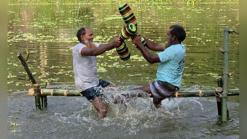 চাটমোহরে মজার খেলা নিয়ে কৃষক ঈদ আনন্দ