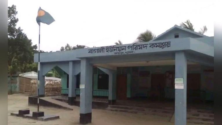 কয়রায় ঘুষ ছাড়া মিলছে না জেলে কার্ডের চাল