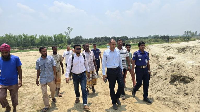 পীরগঞ্জে টাঙ্গন নদী থেকে অবৈধ বালু উত্তোলন ইজারাদারকে লাখ টাকা জরিমানা