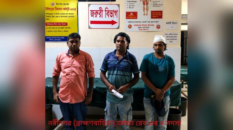 সন্ত্রাসী হামলায় র‍্যাবের ৩ সদস্য আহত, দেশীয় অস্ত্রসহ গ্রেফতার ৫