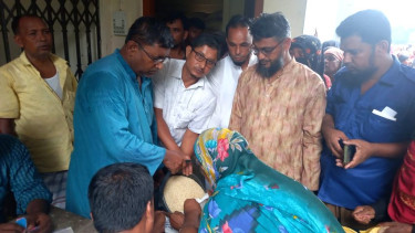 হাতিয়ায় প্রায় ১ লাখ পরিবার পেল ঈদ উপলক্ষে ভিজিএফ চাল