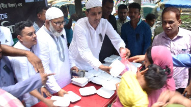 শহীদ জিয়ার শাহাদাত বার্ষিকীতে  দোয়া ও খাবার বিতরণ