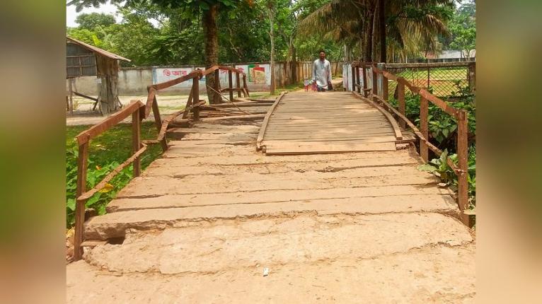 কাউখালীতে কালভার্ট ও সড়ক সংস্কার না হওয়ায় জনদুর্ভোগ চরমে