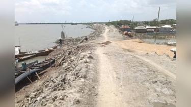 বর্ষার আগে শেষ হচ্ছে না বাঁধ, বাড়ছে দুর্ভোগ