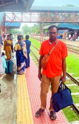 টিটিইহীন ট্রেনে গাদাগাদি যাত্রা, মাঝপথে উধাও অর্ধশত যাত্রী