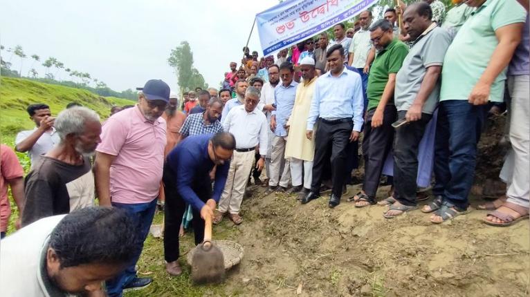 উলিপুরে খাল পুন:খনন কর্মসূচির উদ্বোধন