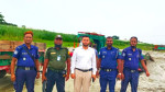 ভেড়ামারায় পদ্মা নদীতে মোবাইল কোর্টের অভিযানে বালু ভর্তি ট্রলি জব্দ